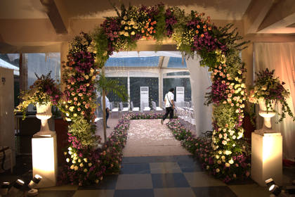 Gate / Entrance and Aisle / Walkway — Wedding decor — Radisson Blu